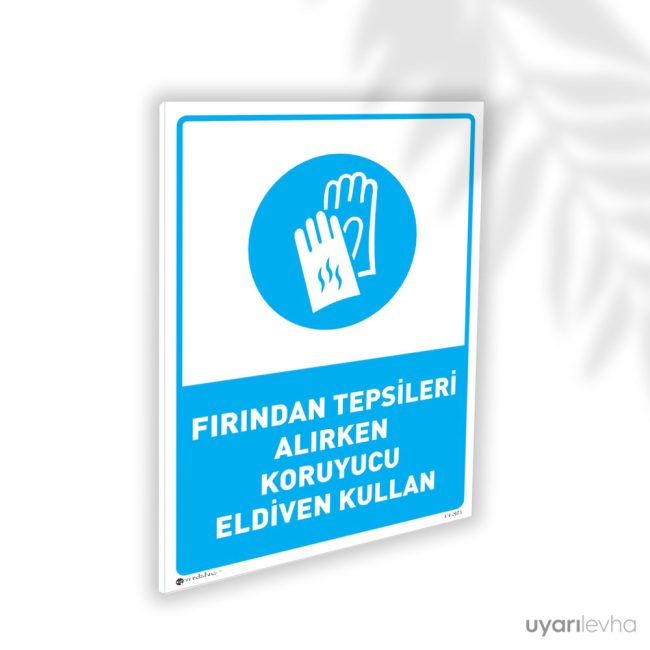 Fırından Tepsileri Alırken Eldiven Kullan